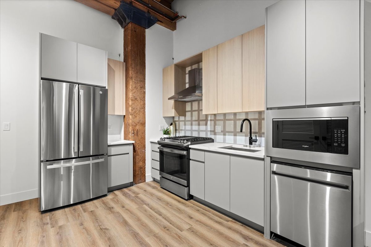 153 W Ohio Street Unit: 208