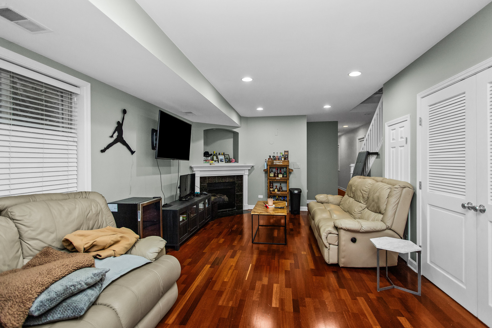 1413 N Bosworth Avenue Unit: 1