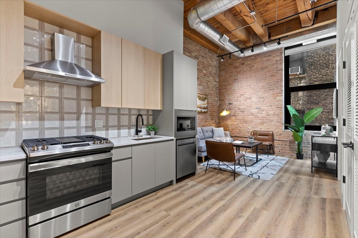 153 W Ohio Street Unit: 208