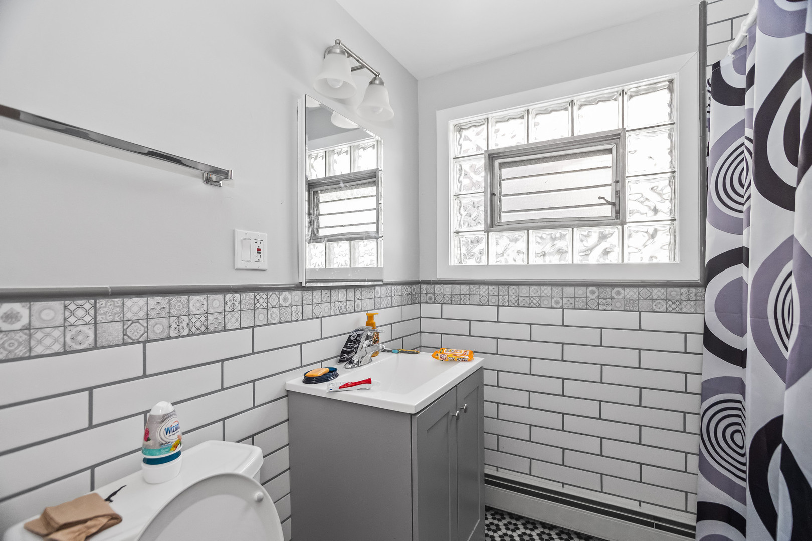 4028 W Waveland Avenue