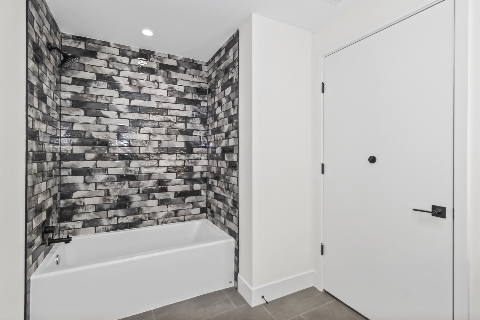 153 W Ohio Street Unit: 406