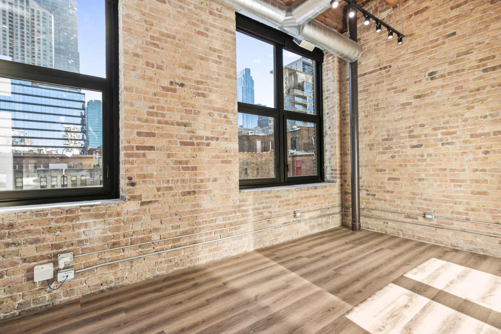 153 W Ohio Street Unit: 407
