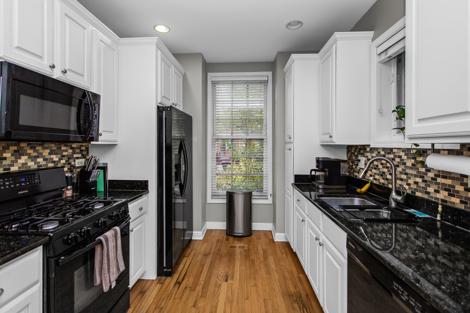 1413 N Bosworth Avenue Unit: 1