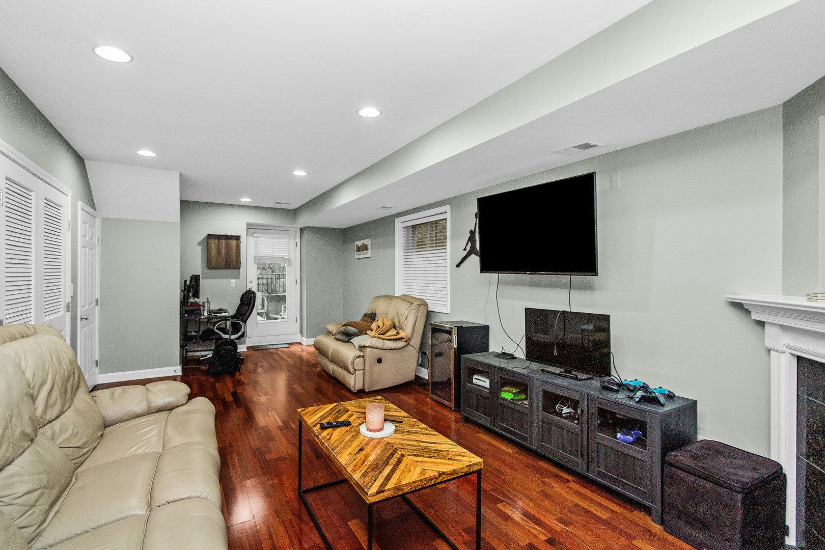 1413 N Bosworth Avenue Unit: 1