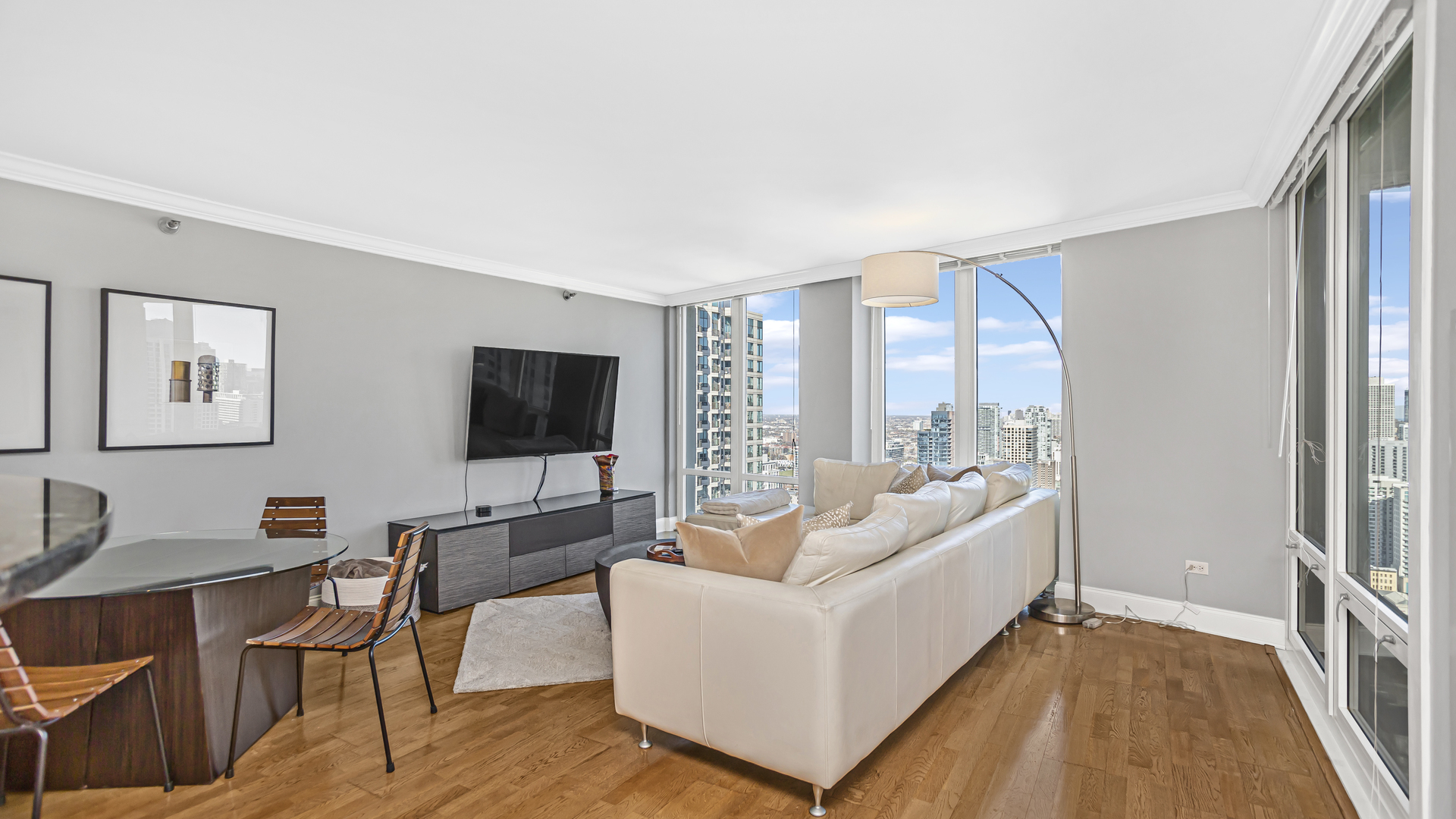 345 N La Salle Drive Unit: 4302