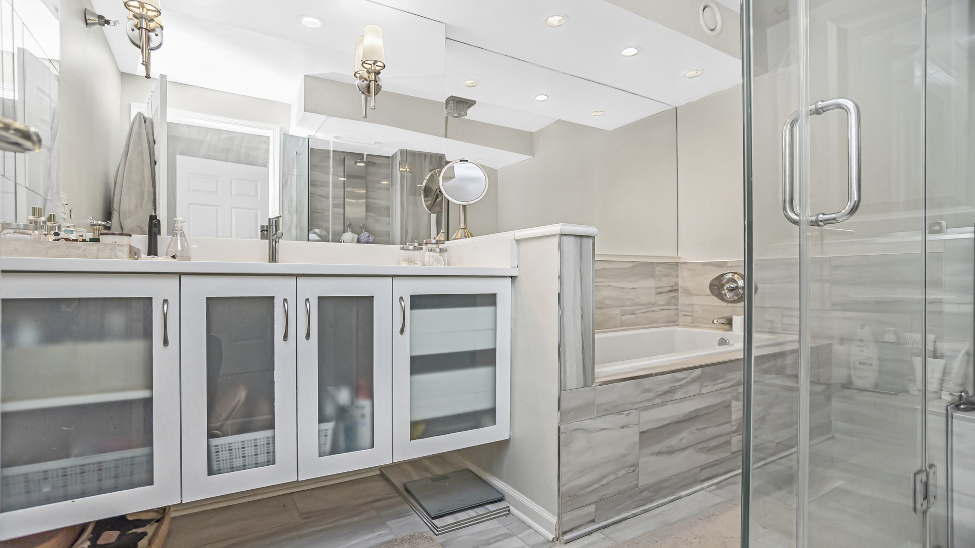 345 N La Salle Drive Unit: 4302