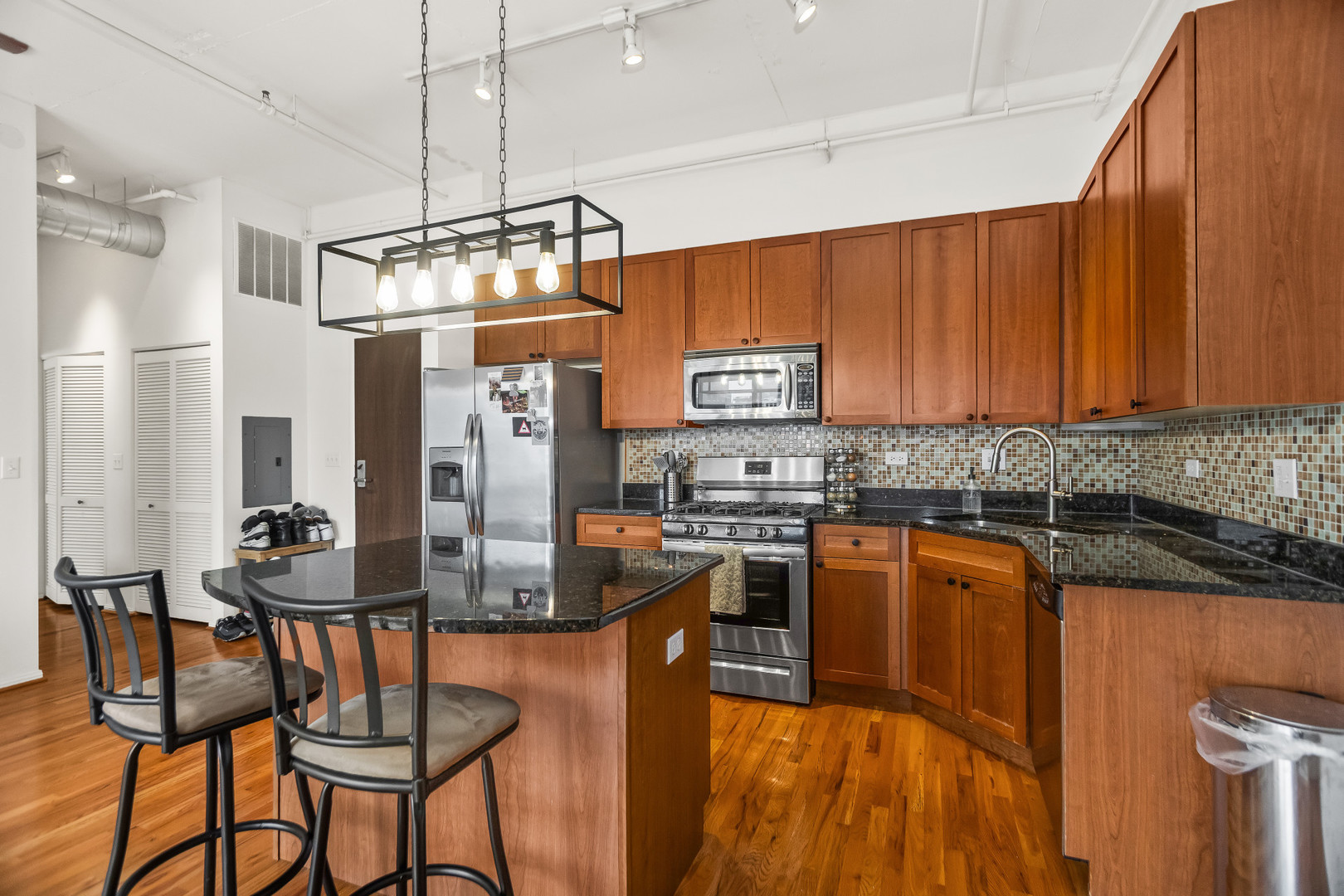 950 W MONROE Street Unit: 817