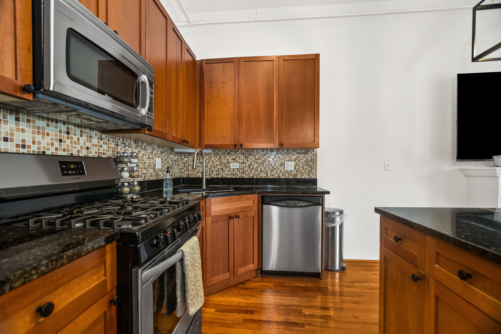 950 W MONROE Street Unit: 817