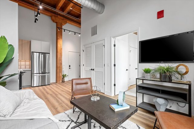 153 W Ohio Street Unit: 209