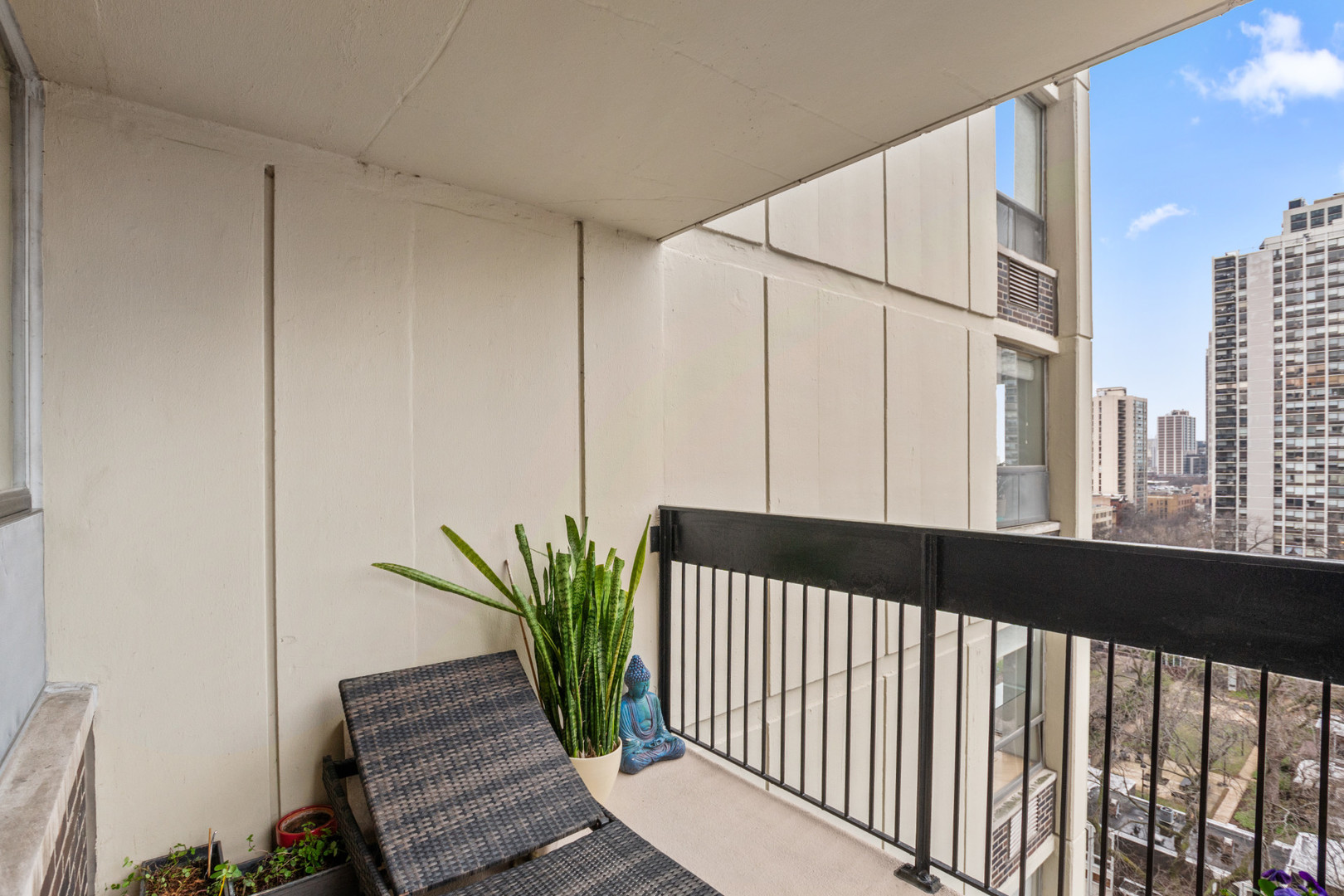 1360 N Sandburg Terrace Unit: 1106C
