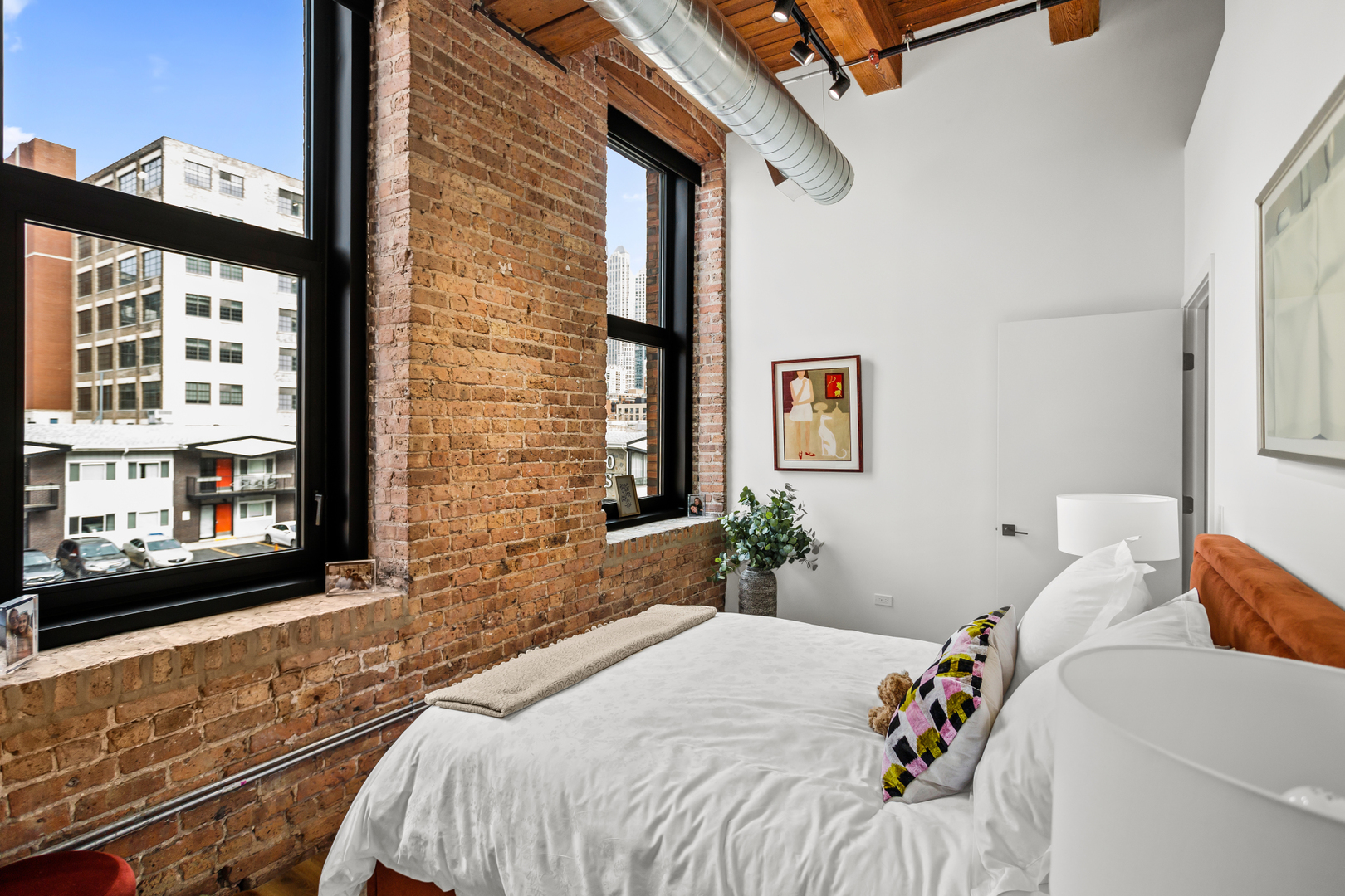 153 W Ohio Street Unit: 401