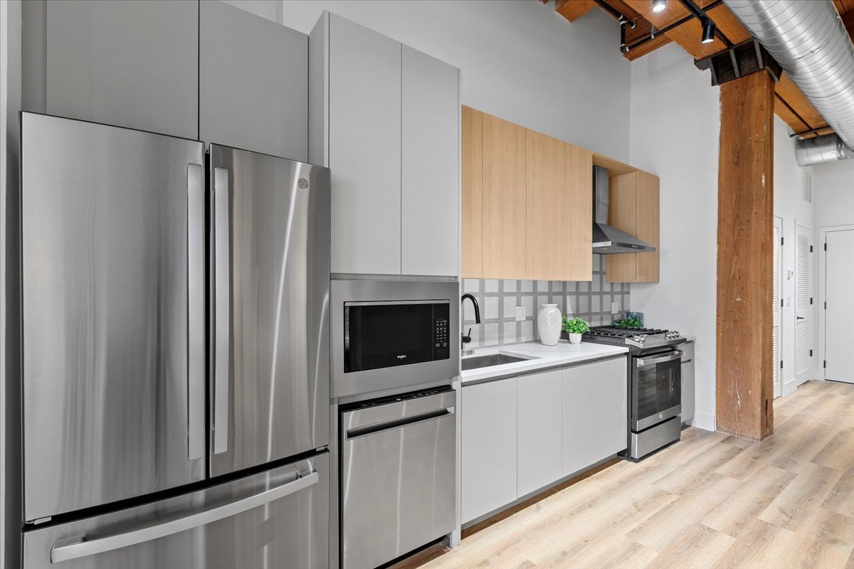 153 W Ohio Street Unit: 202