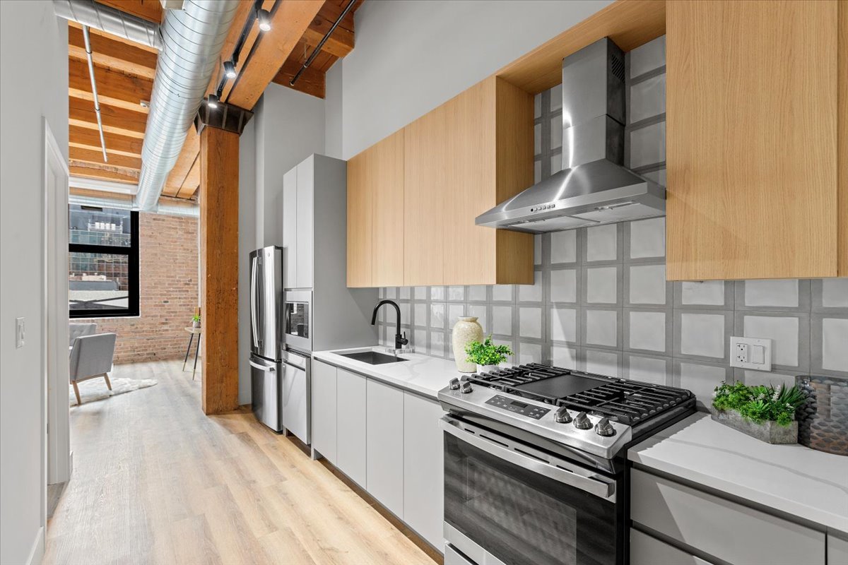 153 W Ohio Street Unit: 202