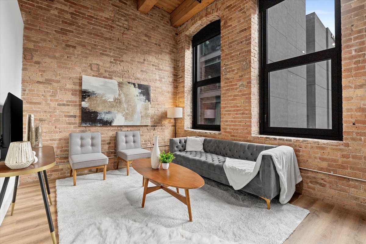 153 W Ohio Street Unit: 204