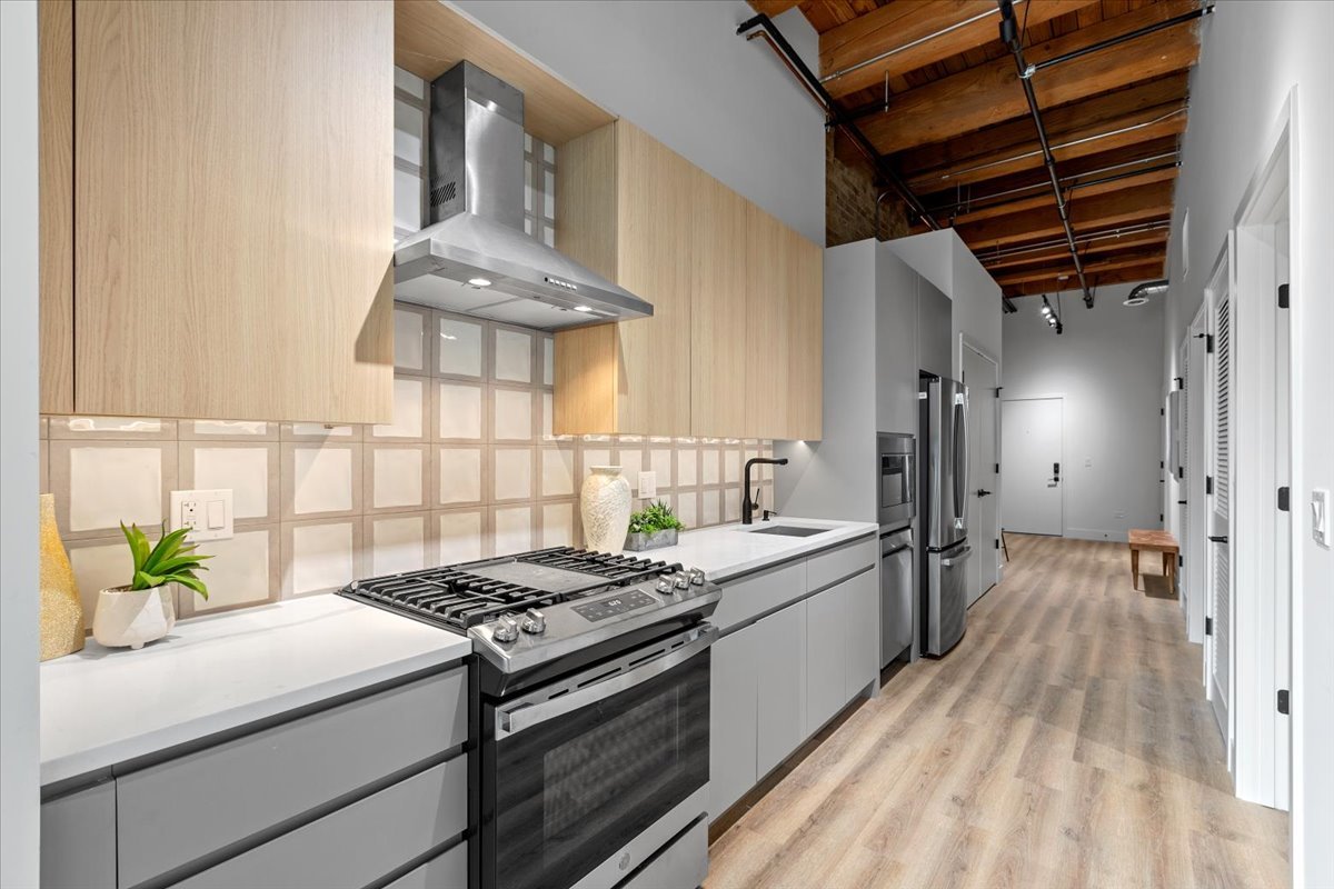 153 W Ohio Street Unit: 204
