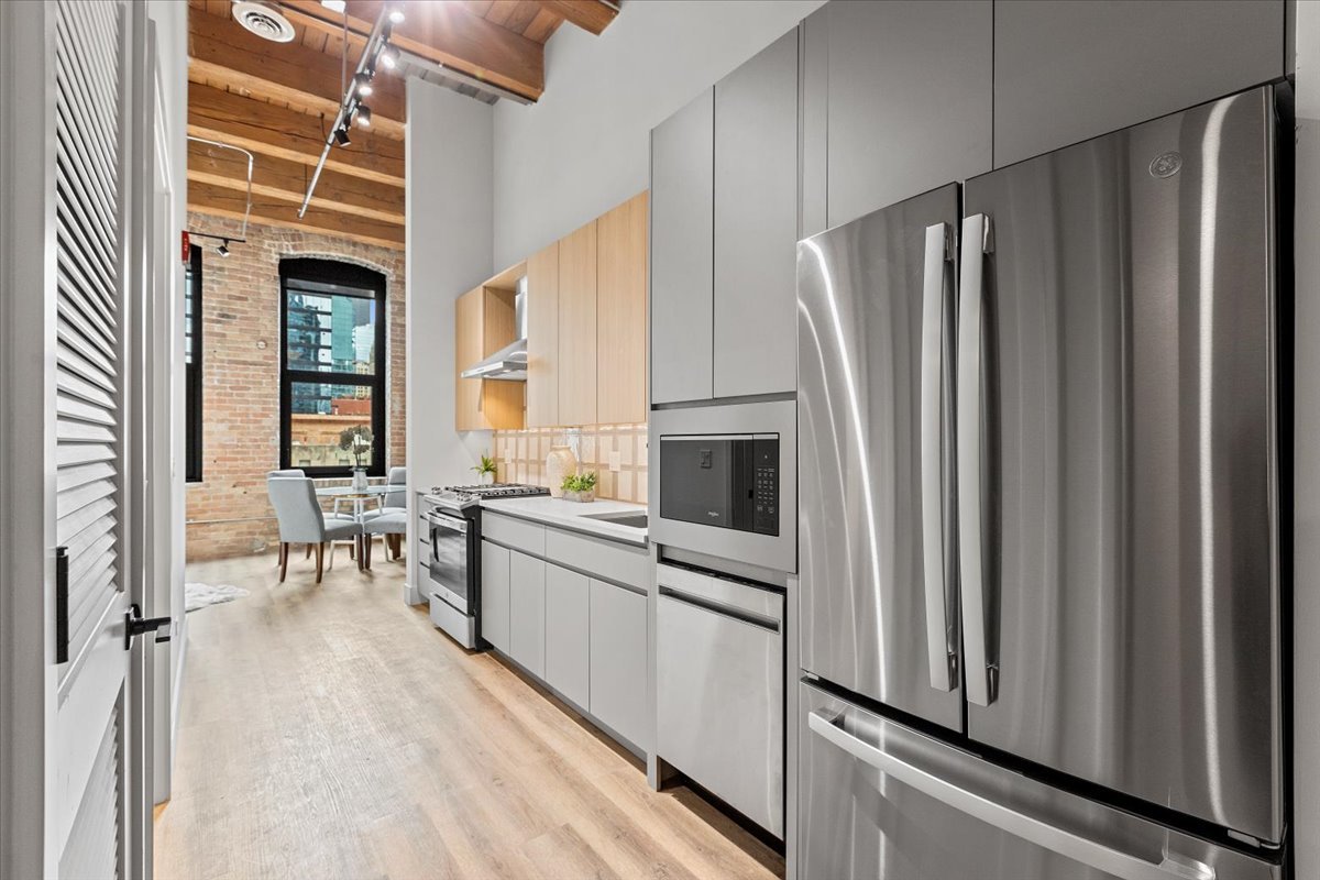 153 W Ohio Street Unit: 204