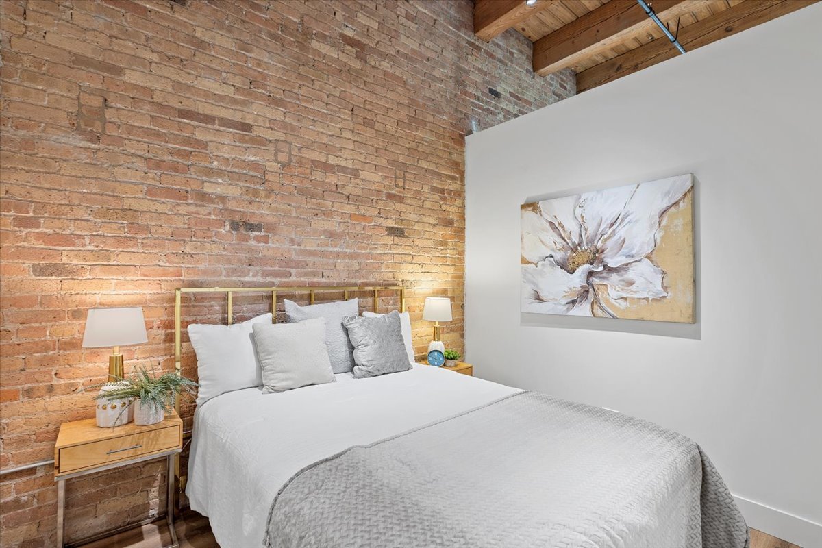 153 W Ohio Street Unit: 204