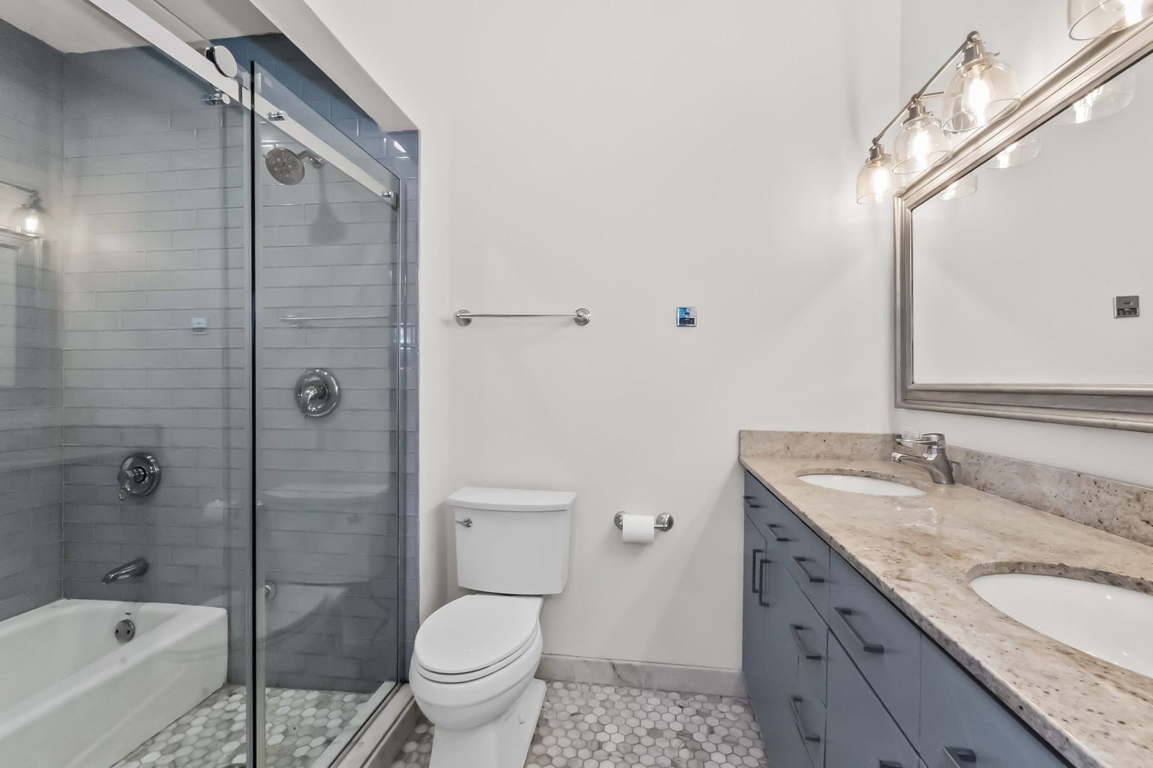 1659 N Oakley Avenue Unit: 1