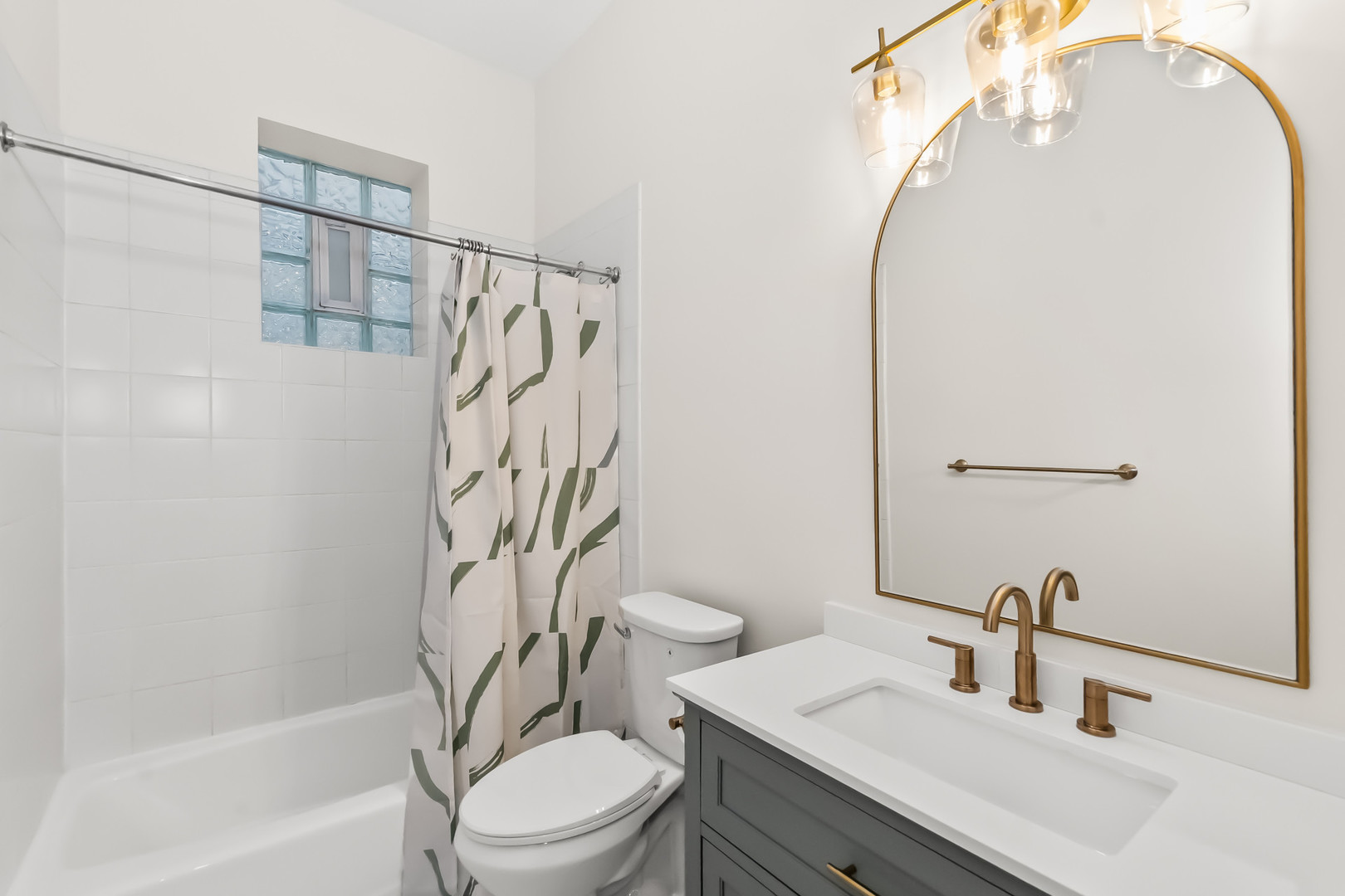 1659 N Oakley Avenue Unit: 1