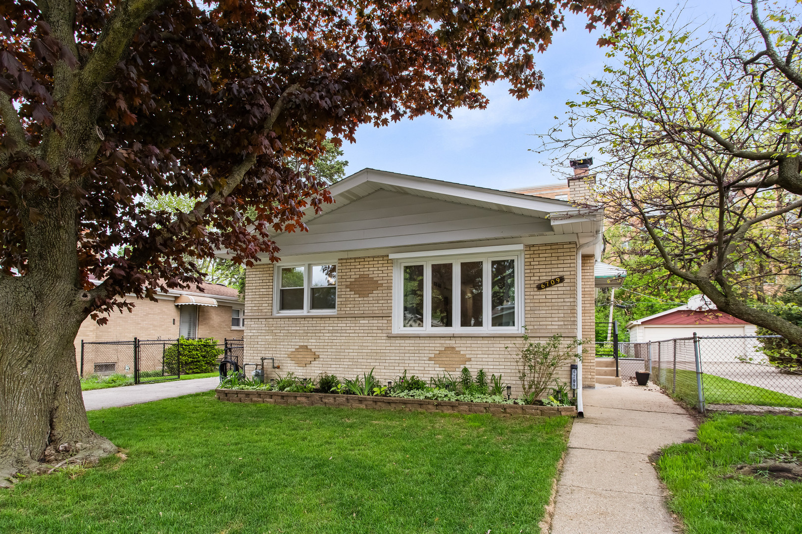 6709 W Forest View Lane