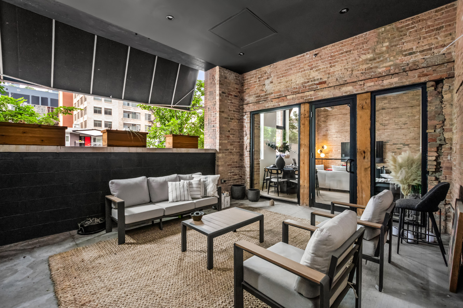 153 W Ohio Street Unit: 104