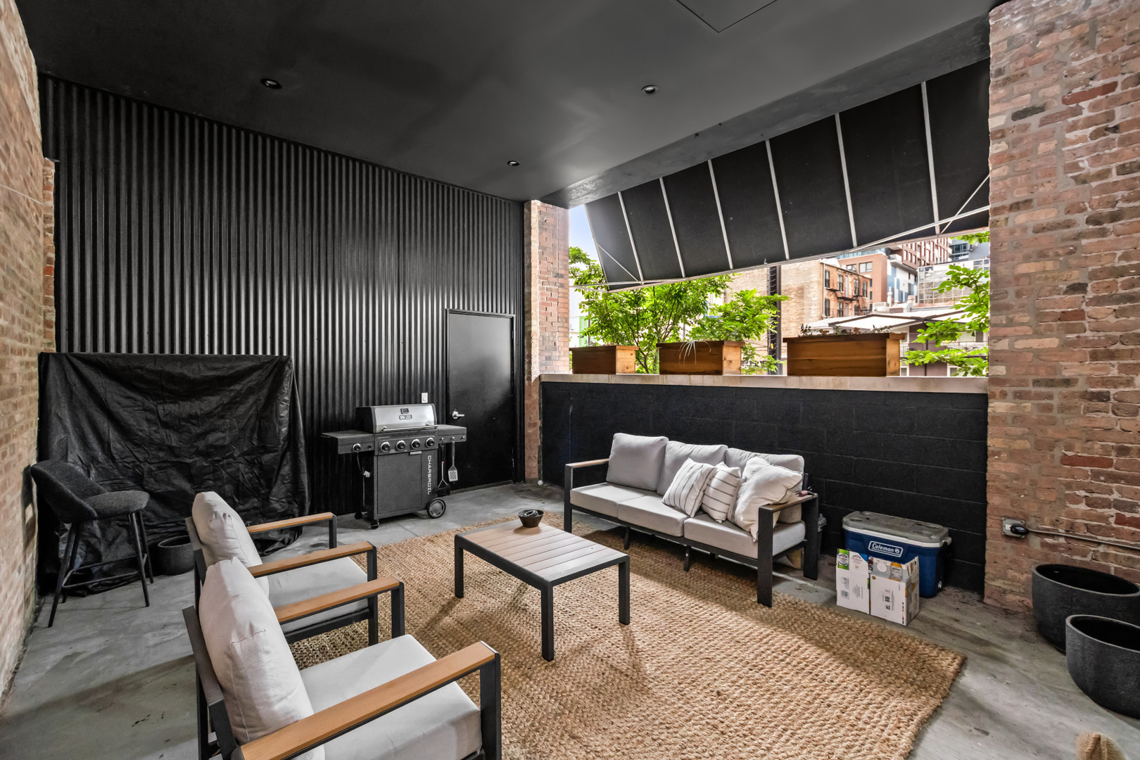 153 W Ohio Street Unit: 104
