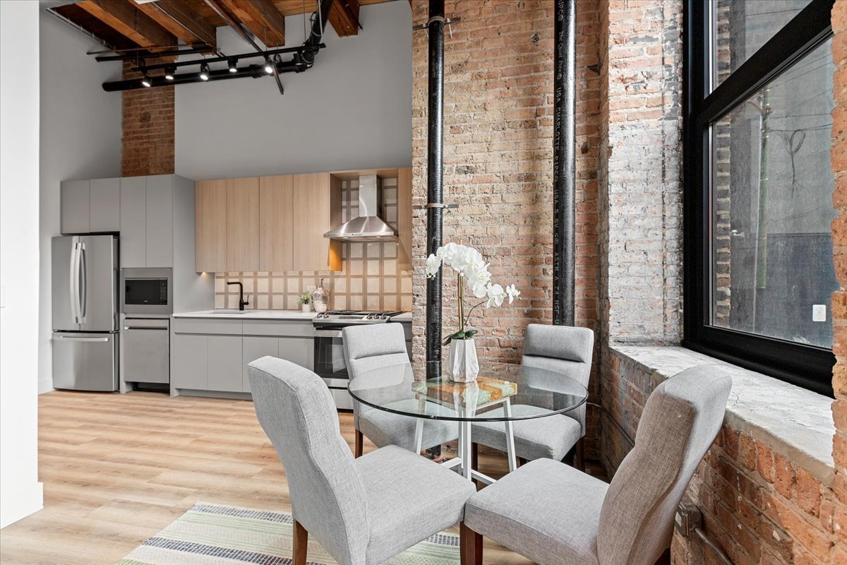 153 W Ohio Street Unit: 103
