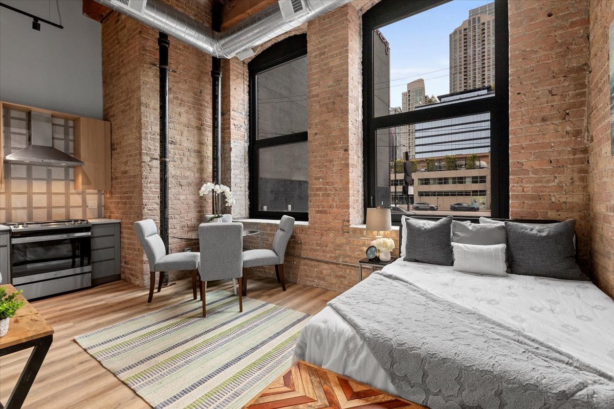 153 W Ohio Street Unit: 103