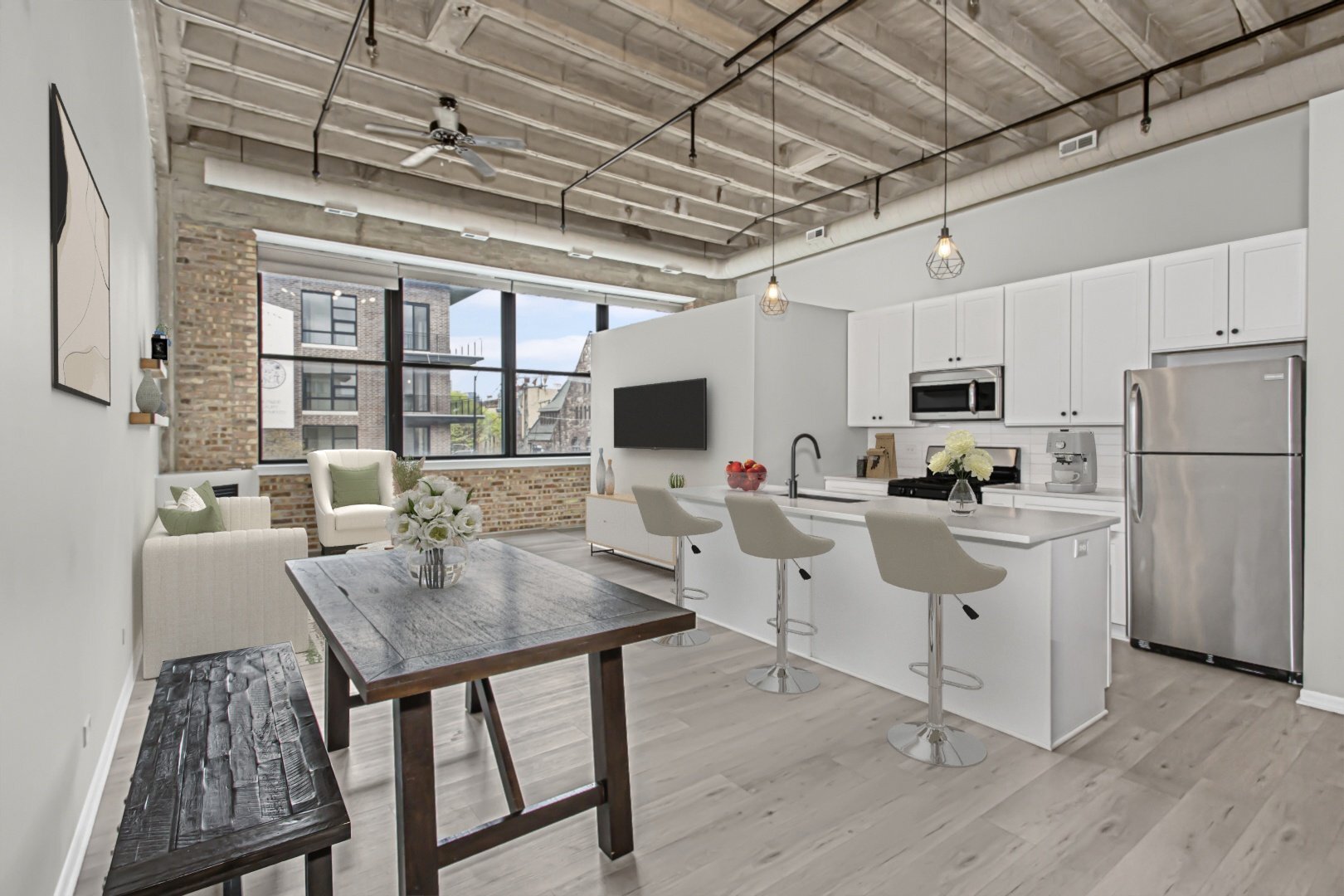 1600 W Adams Street Unit: 202