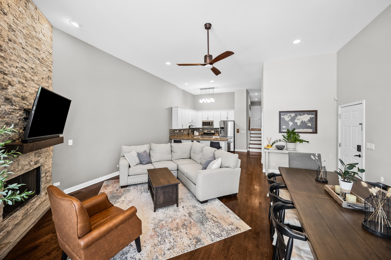 2003 W Superior Street Unit: 1E