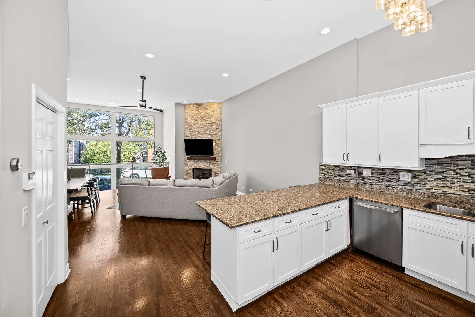 2003 W Superior Street Unit: 1E