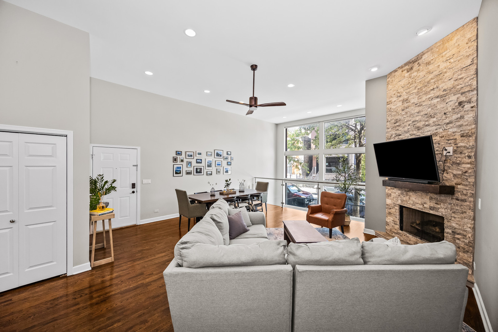 2003 W Superior Street Unit: 1E