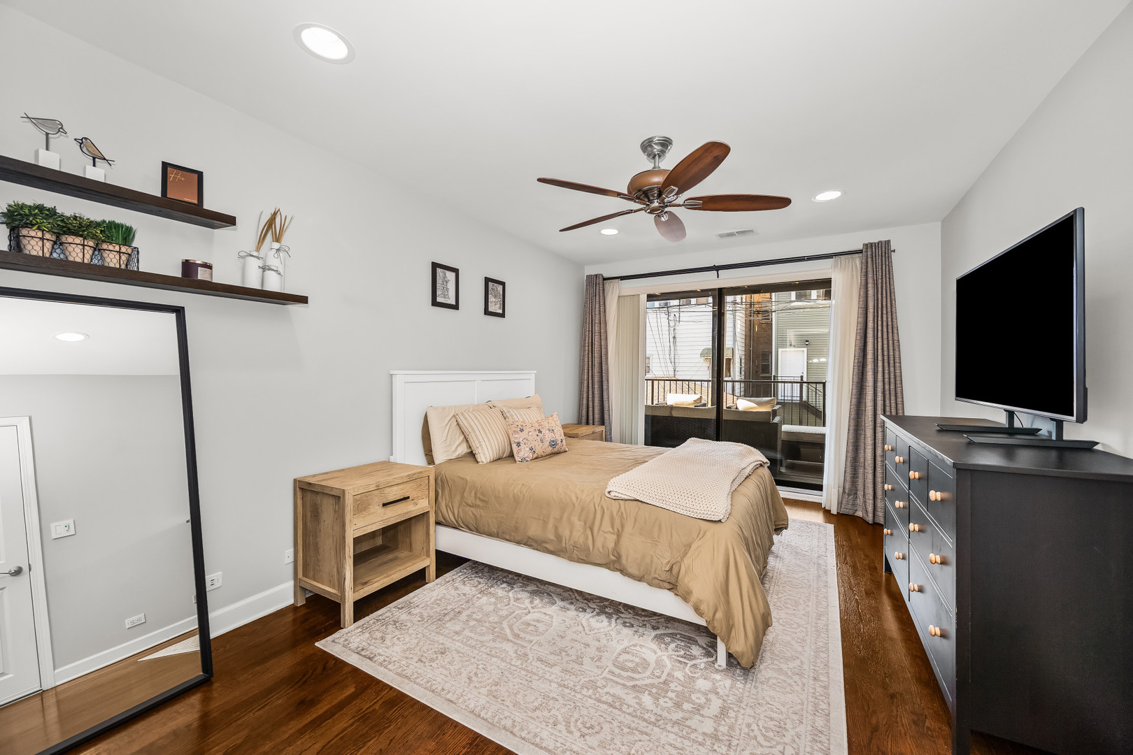 2003 W Superior Street Unit: 1E