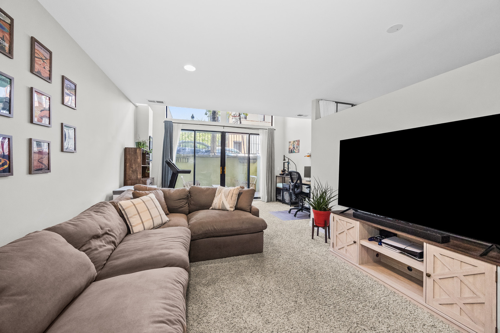 2003 W Superior Street Unit: 1E
