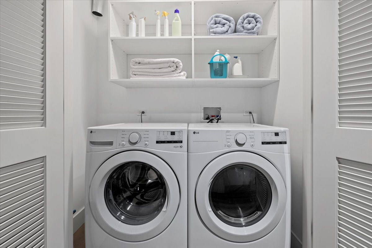 153 W Ohio Street Unit: 202