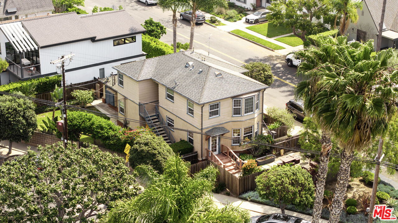 1121 Grant Ave
