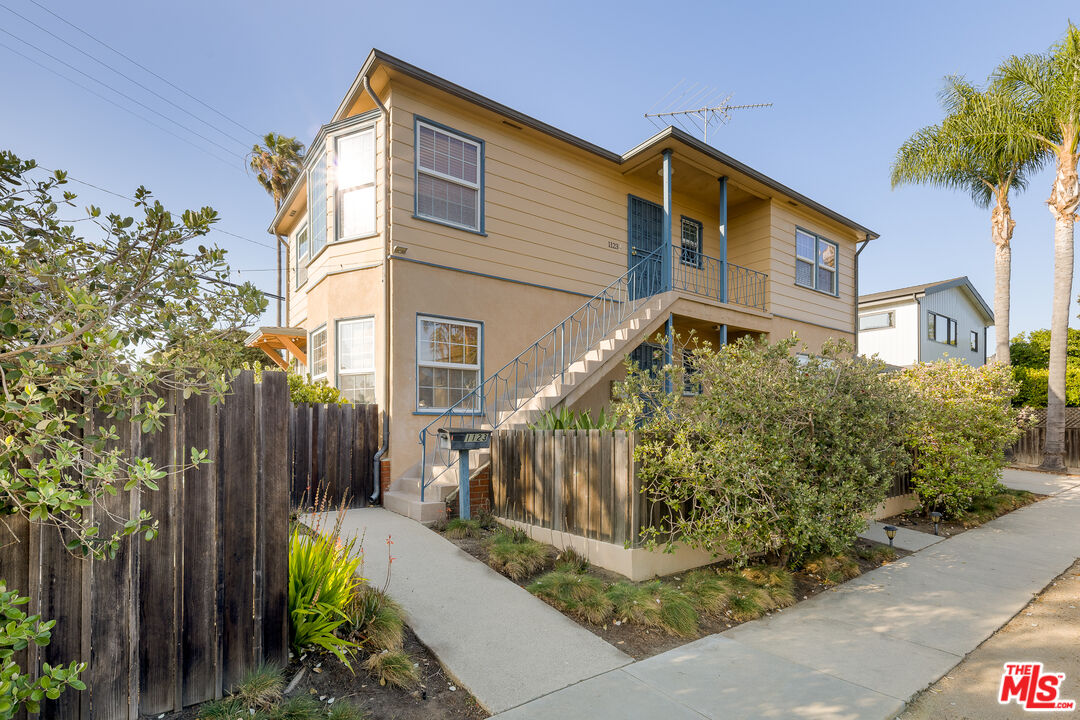1121 Grant Ave