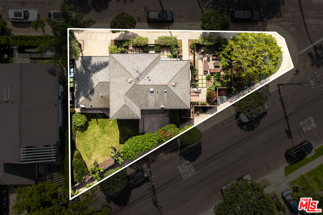 1121 Grant Ave