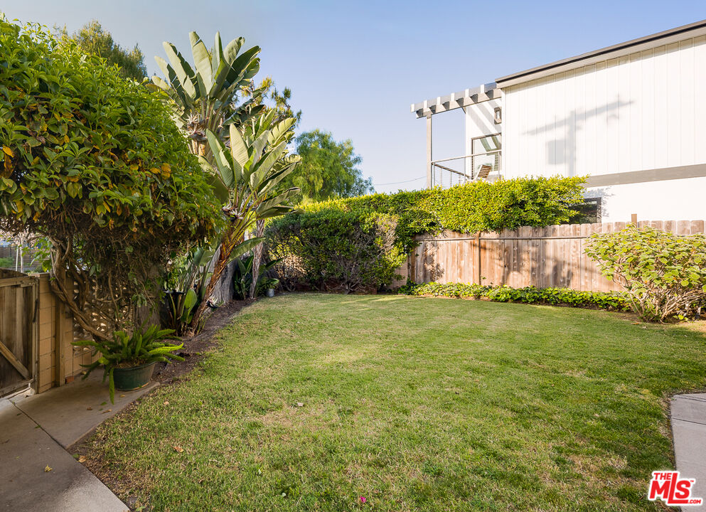 1121 Grant Ave