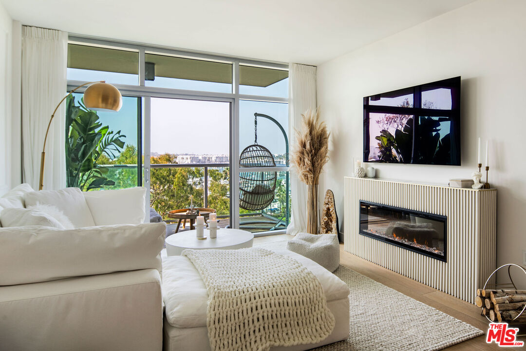 13700 Marina Pointe Dr Unit: 704