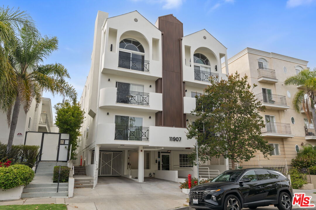11907 Darlington Ave Unit: 101