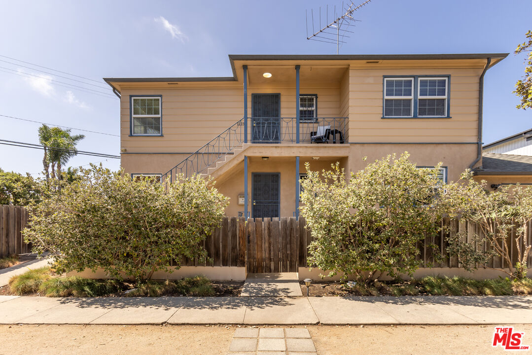 1121 Grant Ave