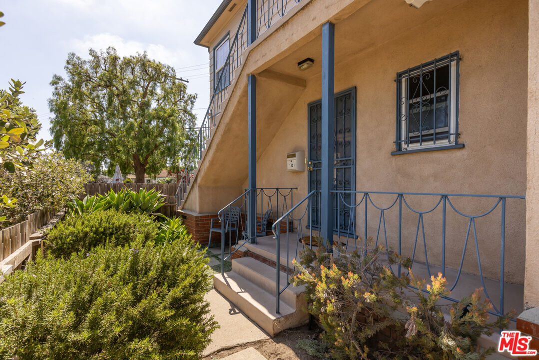 1121 Grant Ave