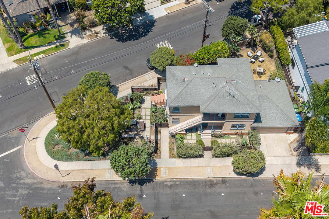 1121 Grant Ave