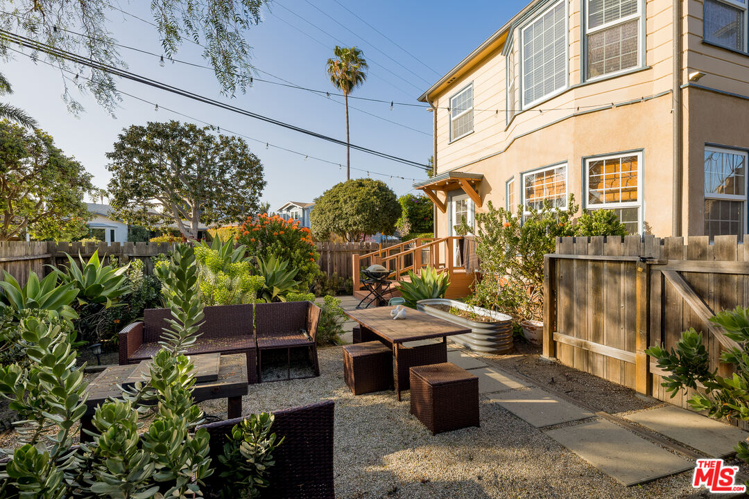 1121 Grant Ave