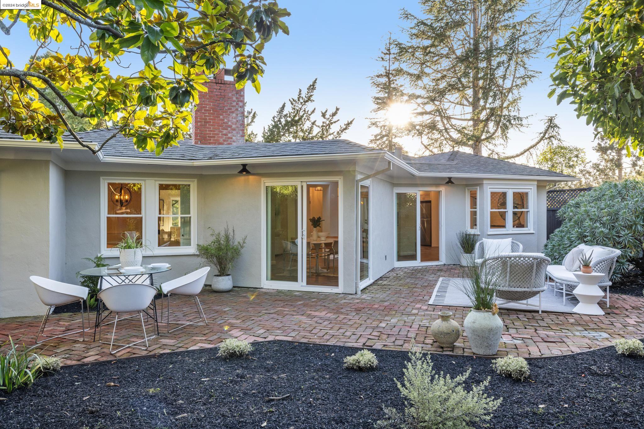2636 La Cuesta Ave