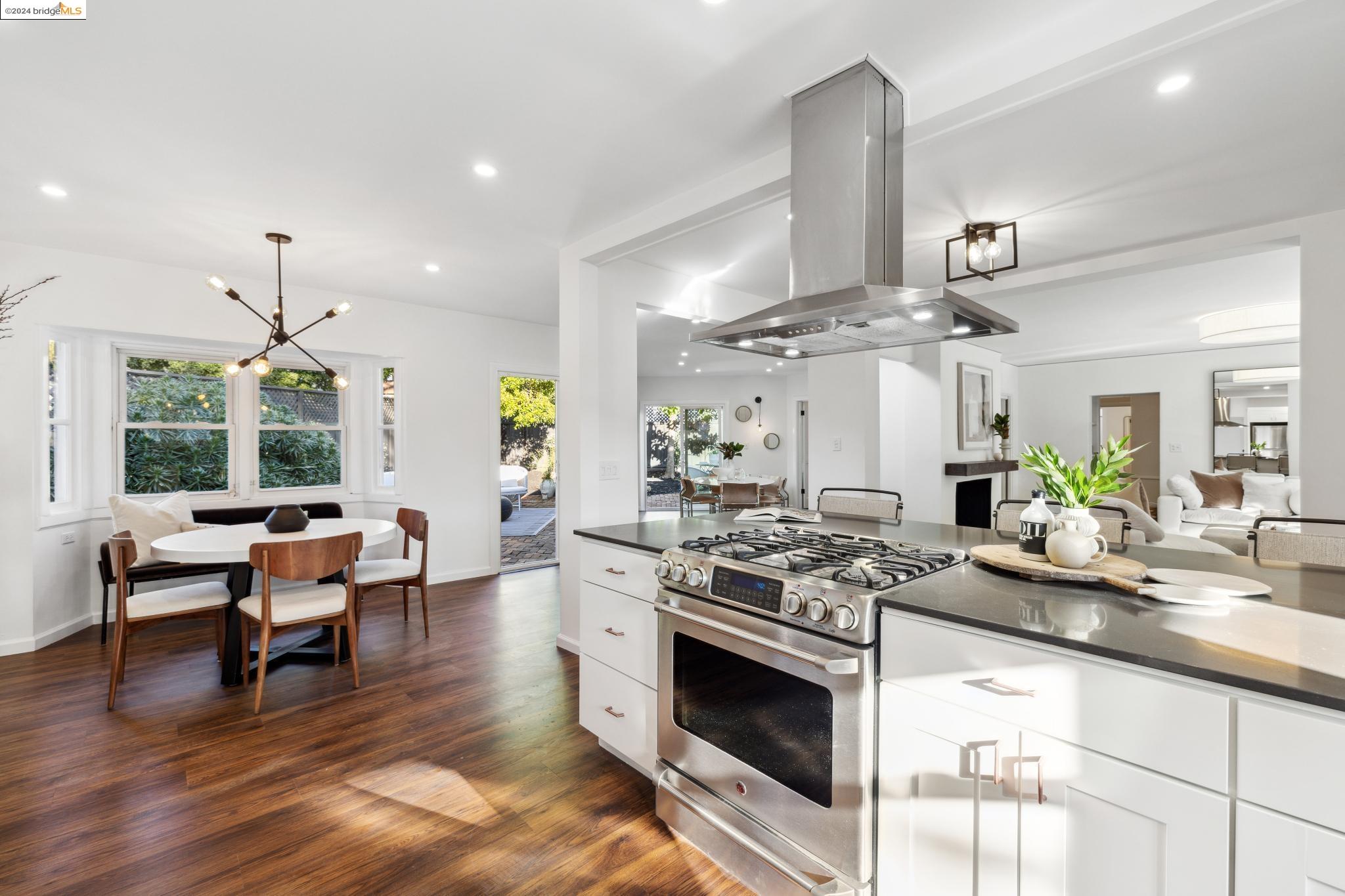 2636 La Cuesta Ave
