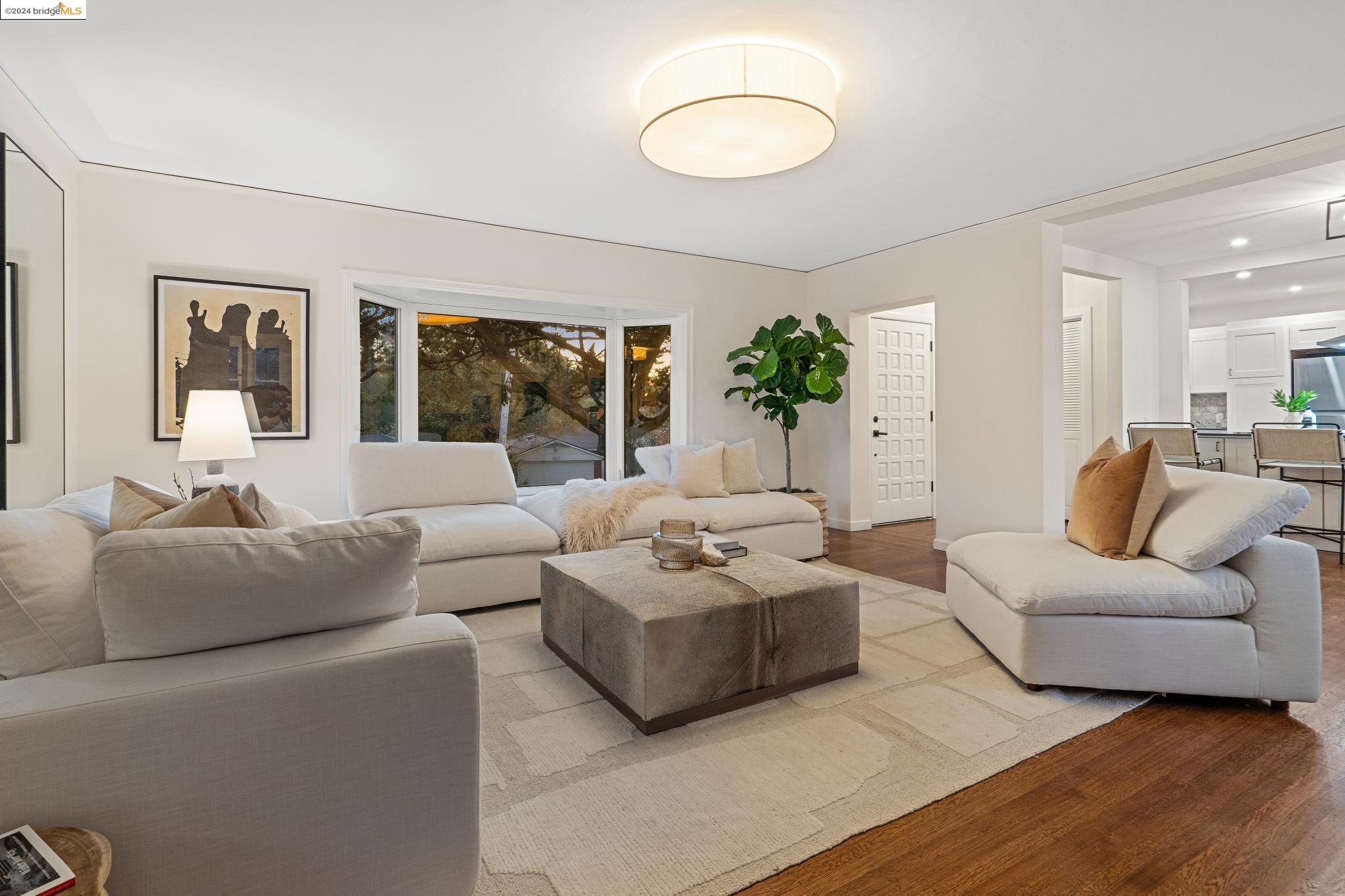 2636 La Cuesta Ave