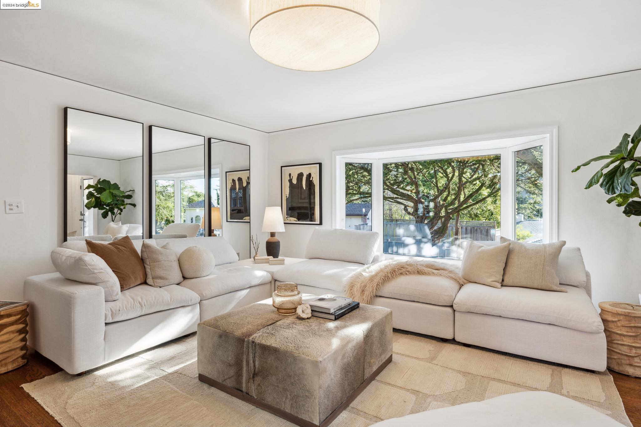 2636 La Cuesta Ave
