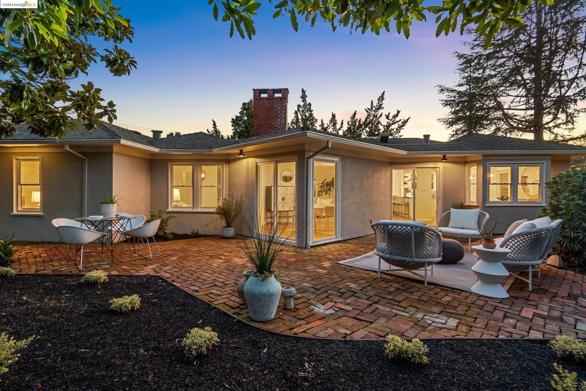 2636 La Cuesta Ave